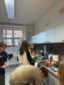 Osm&aacute;ci v kuchyni